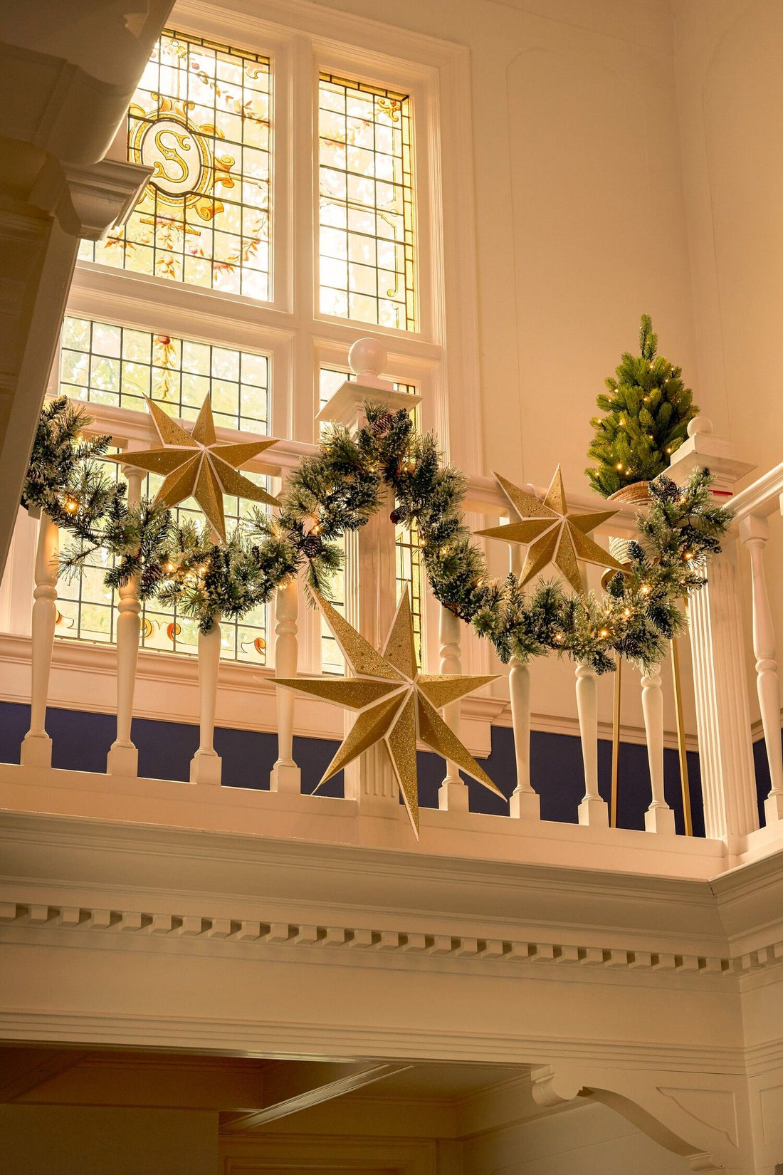 Girlander til jul – slik velger, lyser og monterer du riktig