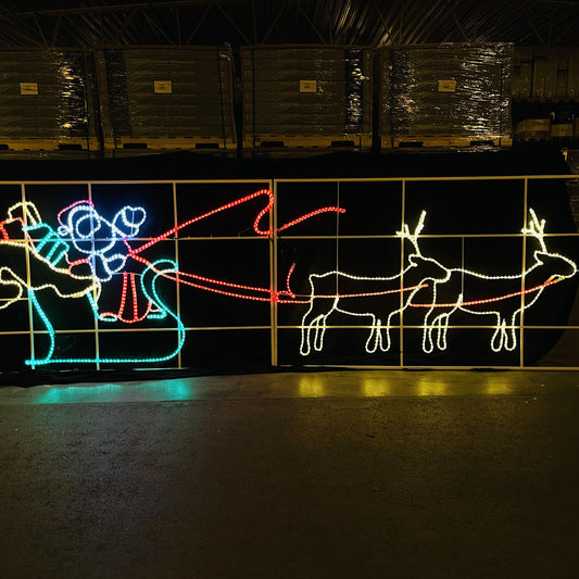 Stor LED-figur - Julenissen på slede med reinsdyr