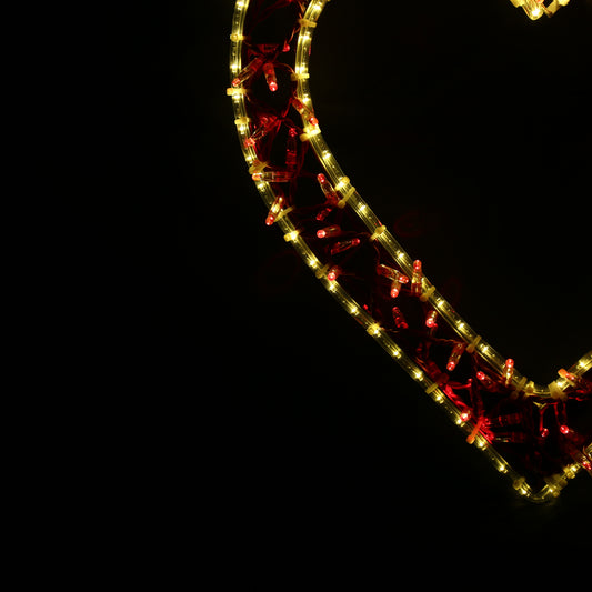 Rødt hjerte julelys ute