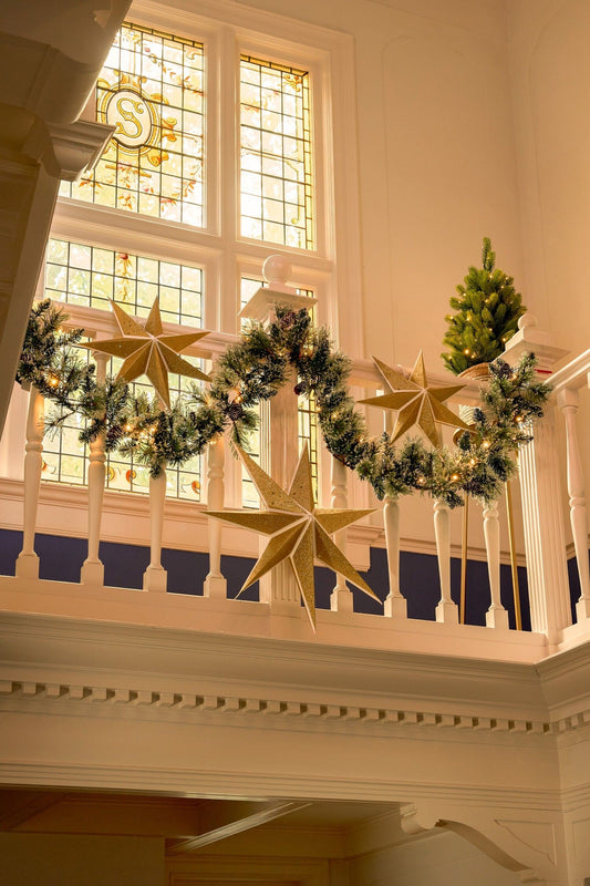 Girlander til jul – slik velger, lyser og monterer du riktig