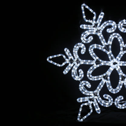 snøfnugg julelys ute vegg