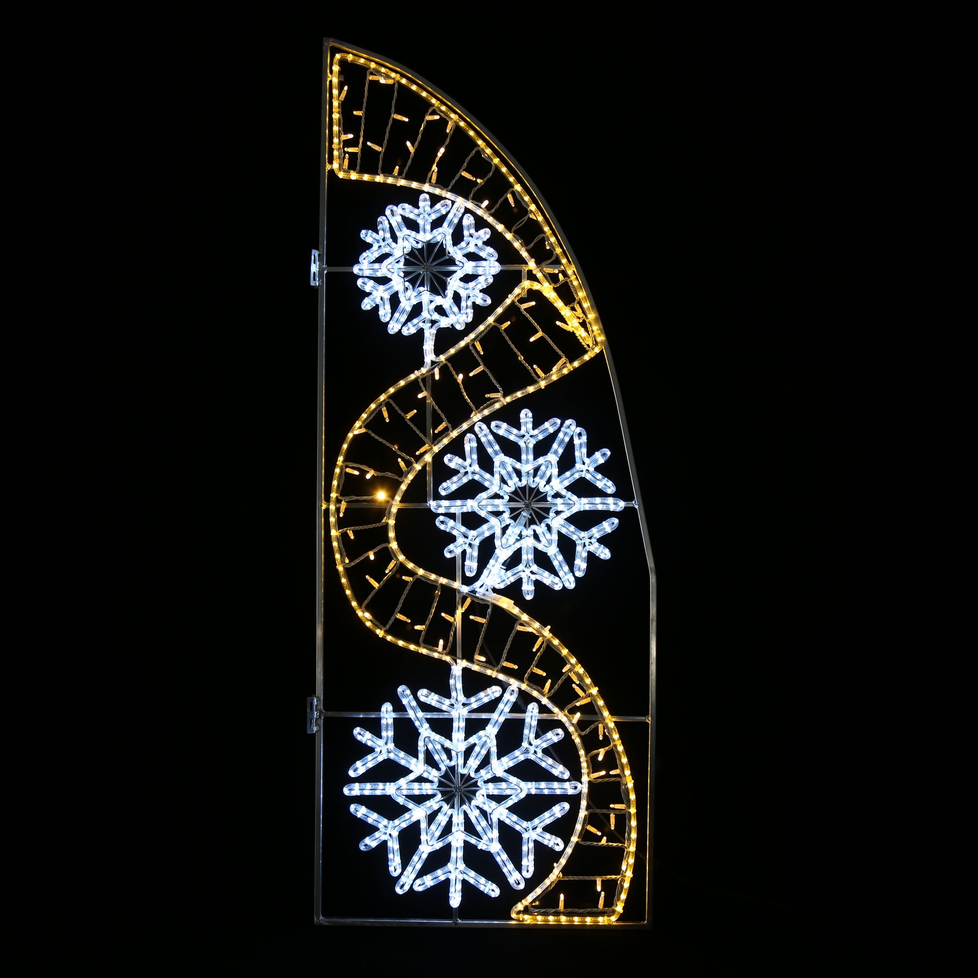 LED-lys til lyktestolpe 75 x 200 cm med varmhvite og kaldhvite LED-lys montert utendørs i juledekorert gate.