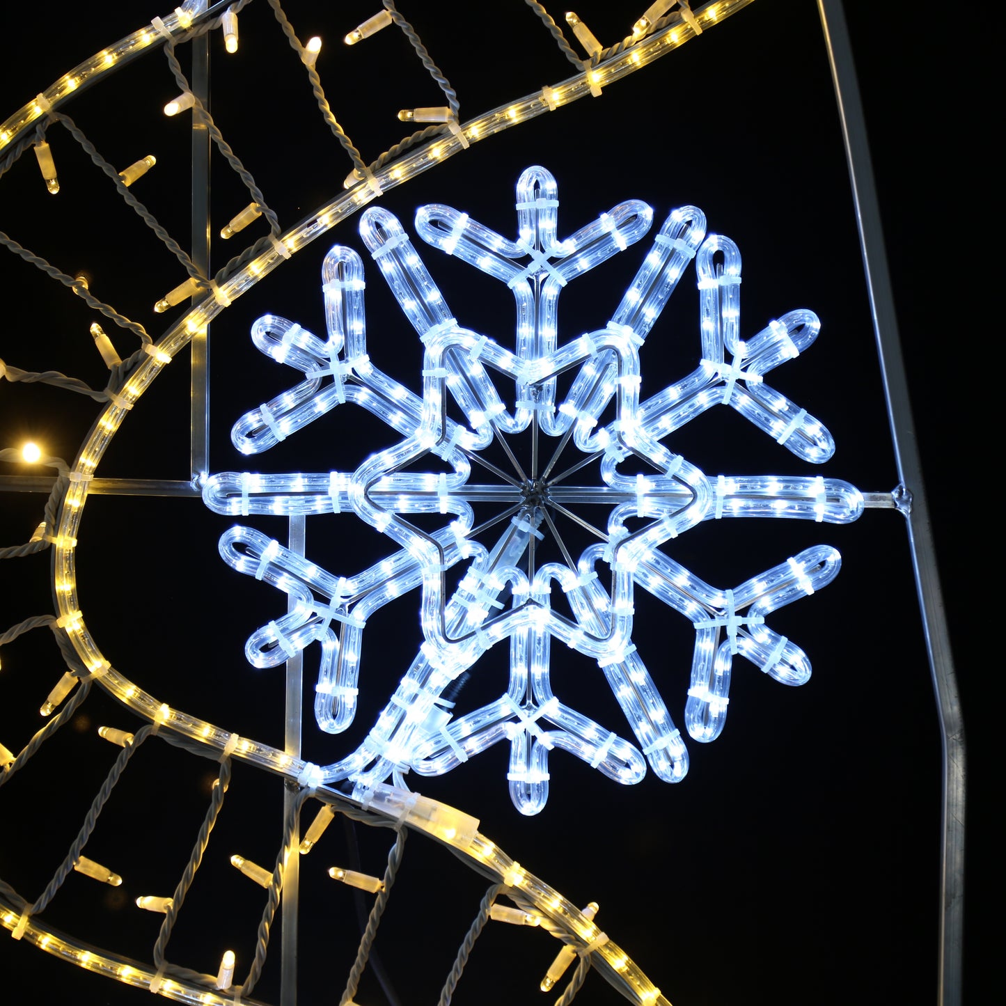 LED figur til lyktestolpe - Ribbon og snøkrystall